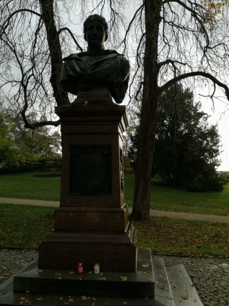 Friesendenkmal_AKB04-768x1024.jpg
