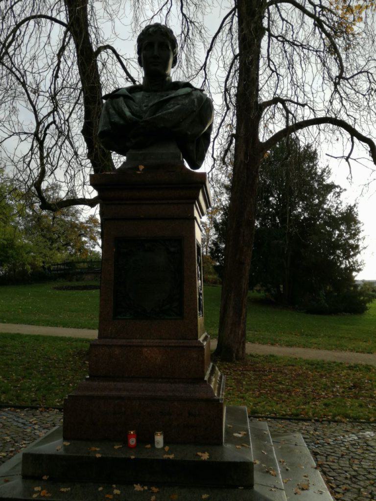 Friesendenkmal_AKB04-768x1024.jpg