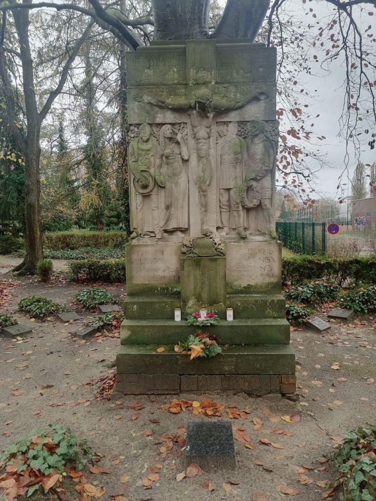 Preussen_Brandenburg_Friedrichshagen_Friedhof_AKBIII_03-768x1024.jpg